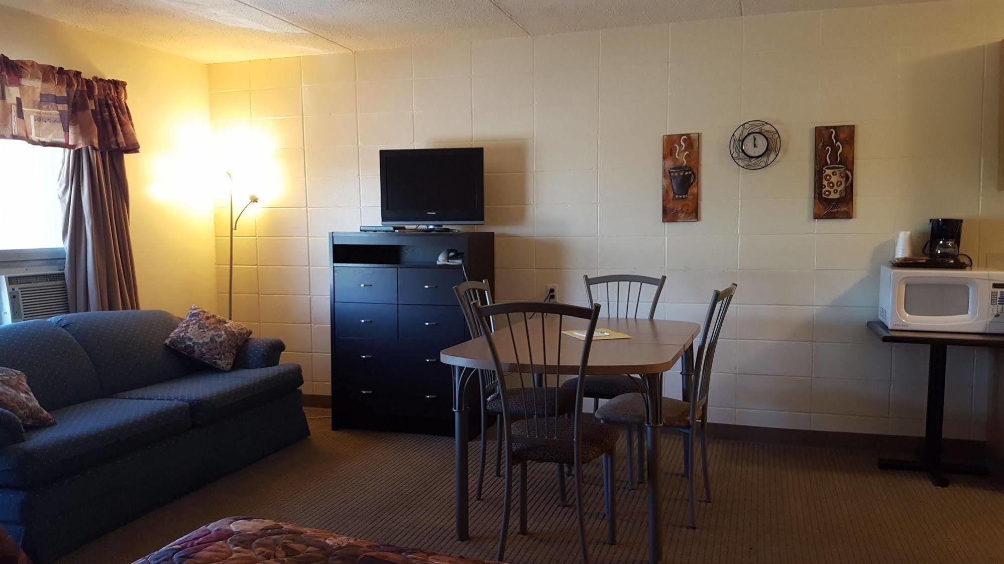 Beaverlodge Motor Inn Exterior photo